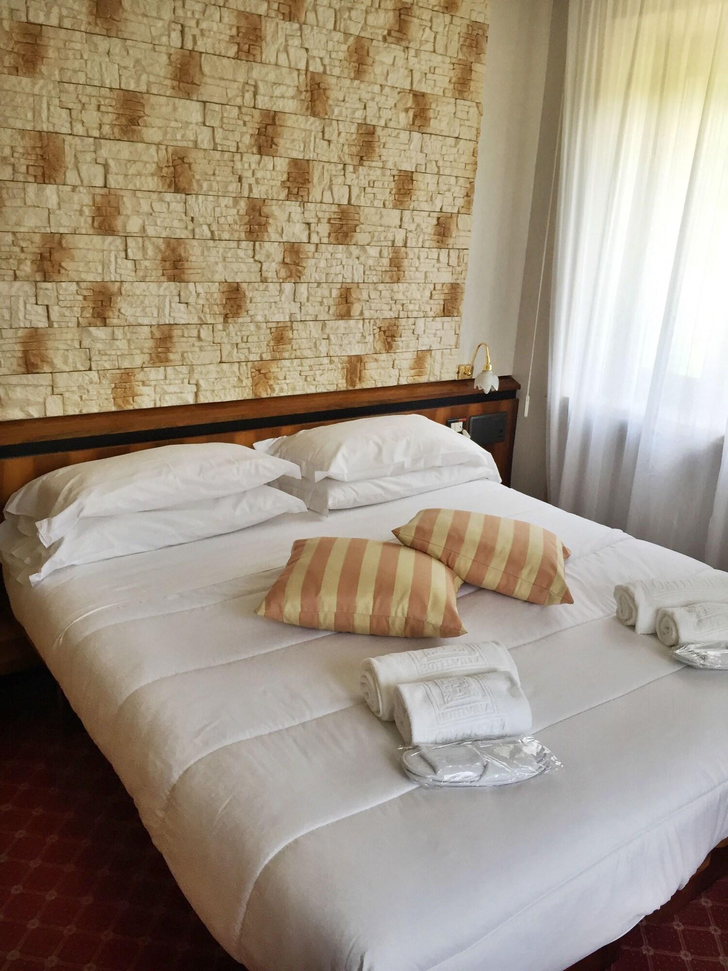 Hotel Villa Delle Ortensie Sant'Omobono Imagna Eksteriør bilde