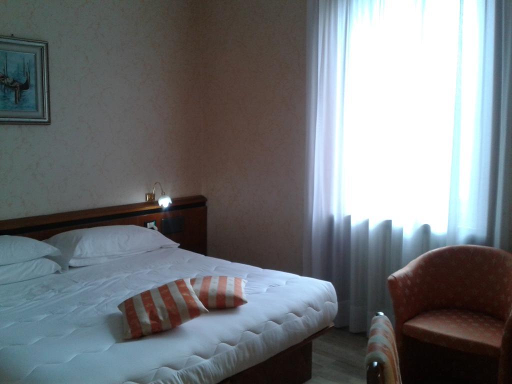 Hotel Villa Delle Ortensie Sant'Omobono Imagna Rom bilde