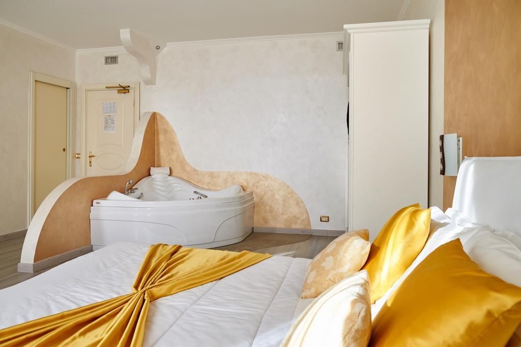 Hotel Villa Delle Ortensie Sant'Omobono Imagna Eksteriør bilde
